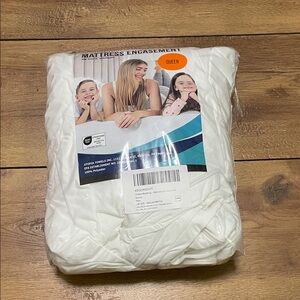 Queen Mattress Encasement - White